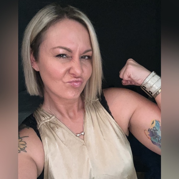 Meet your Posher, Carrie! Posh Ambassador!!🤩 - Picture 1 of 13